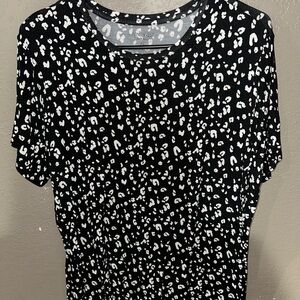 Nine West black and white leopard Short Sleeve Tee